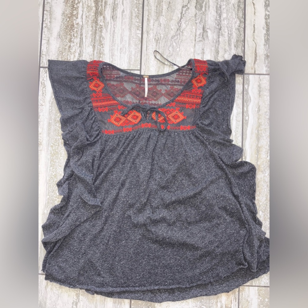 Free People LARGE flutter sleeve Embroidered Flowy Gray and Red Women's Top